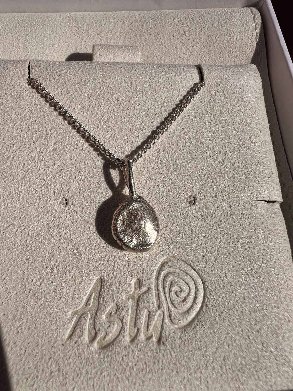 Žmogaus atspaudo pakabuko rinkinys